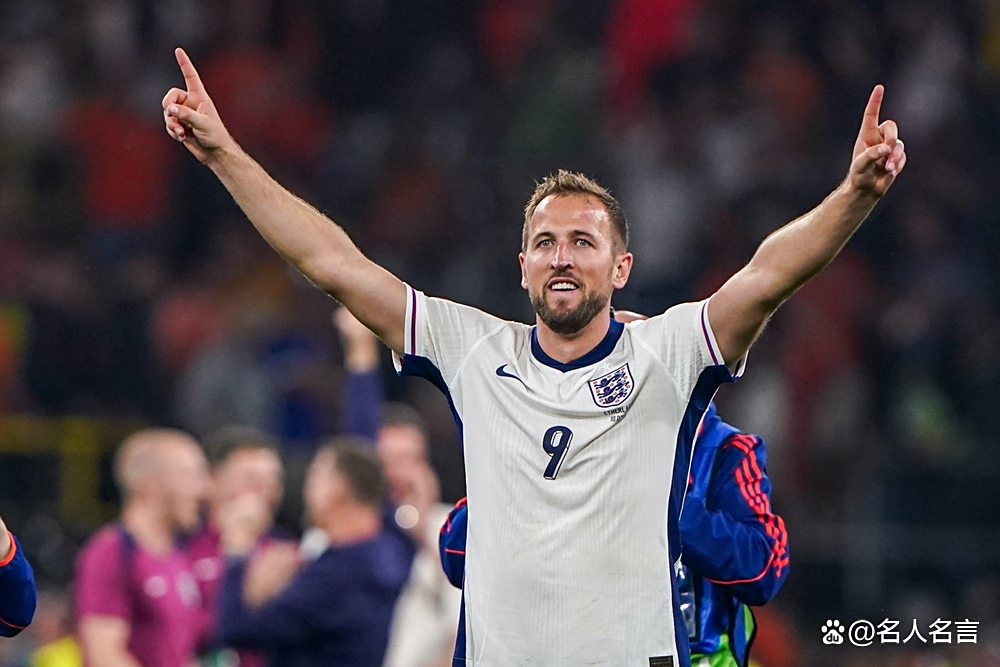 英格兰运动员展示出色球艺技能