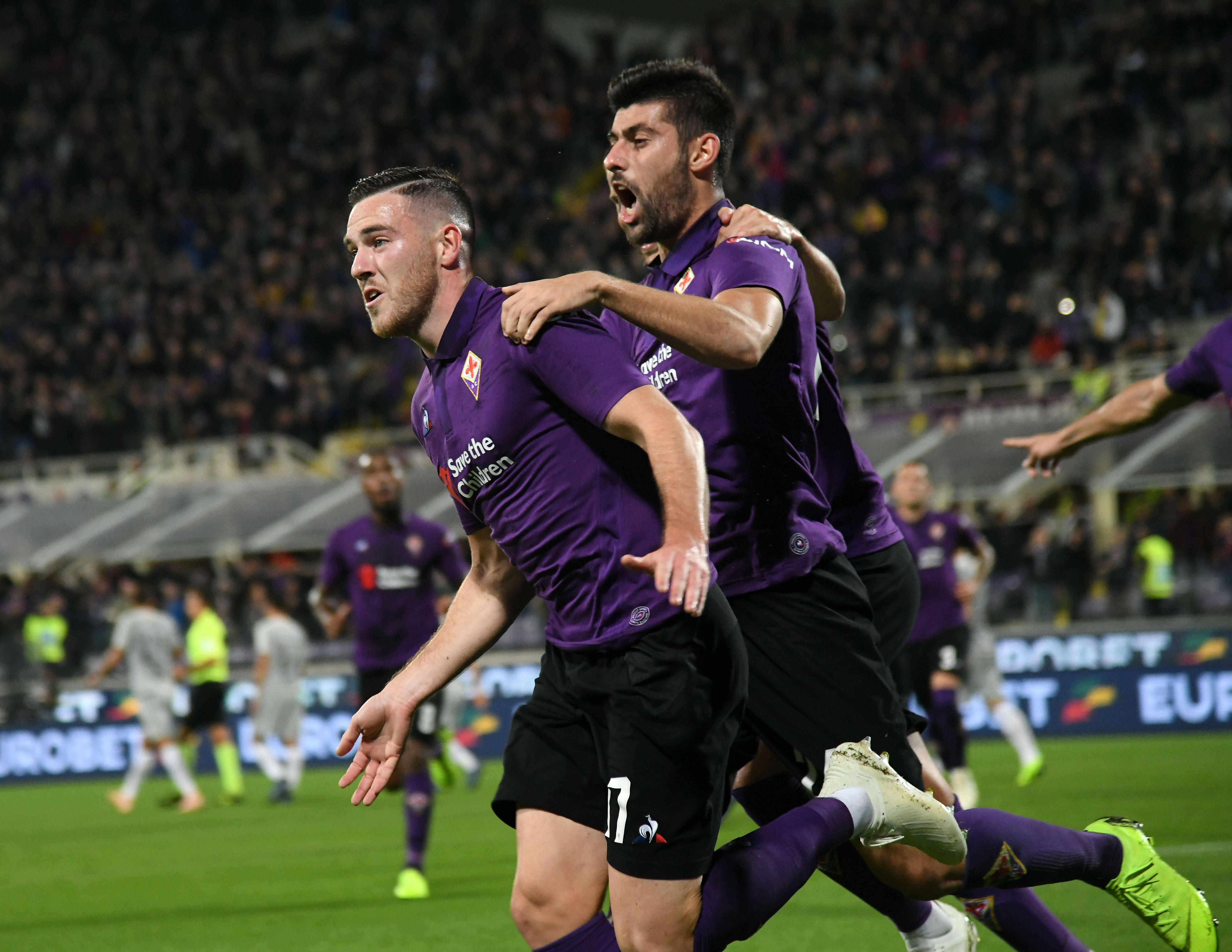 包含卡利亚里抢夺胜局，一举击败对手的词条