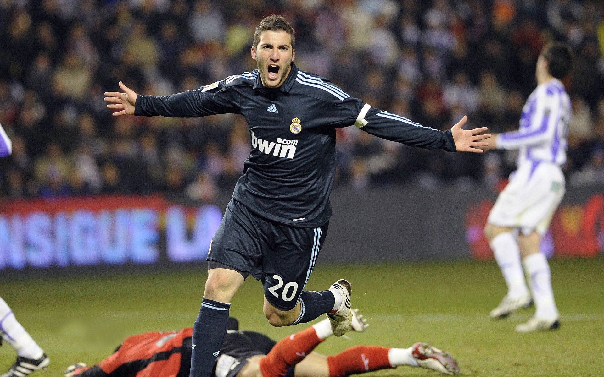 绿茵场上的平行宇宙，当玻利维亚遇见爱尔兰，本泽马却打出统治级数据