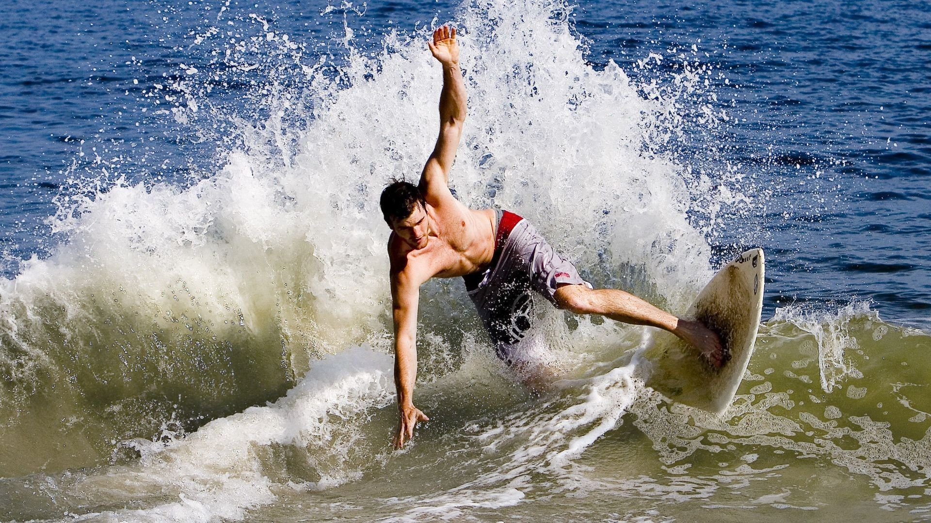 孤星闪耀与铁血围剿，当C罗的个人神迹遭遇丹麦的哥伦比亚式绞杀