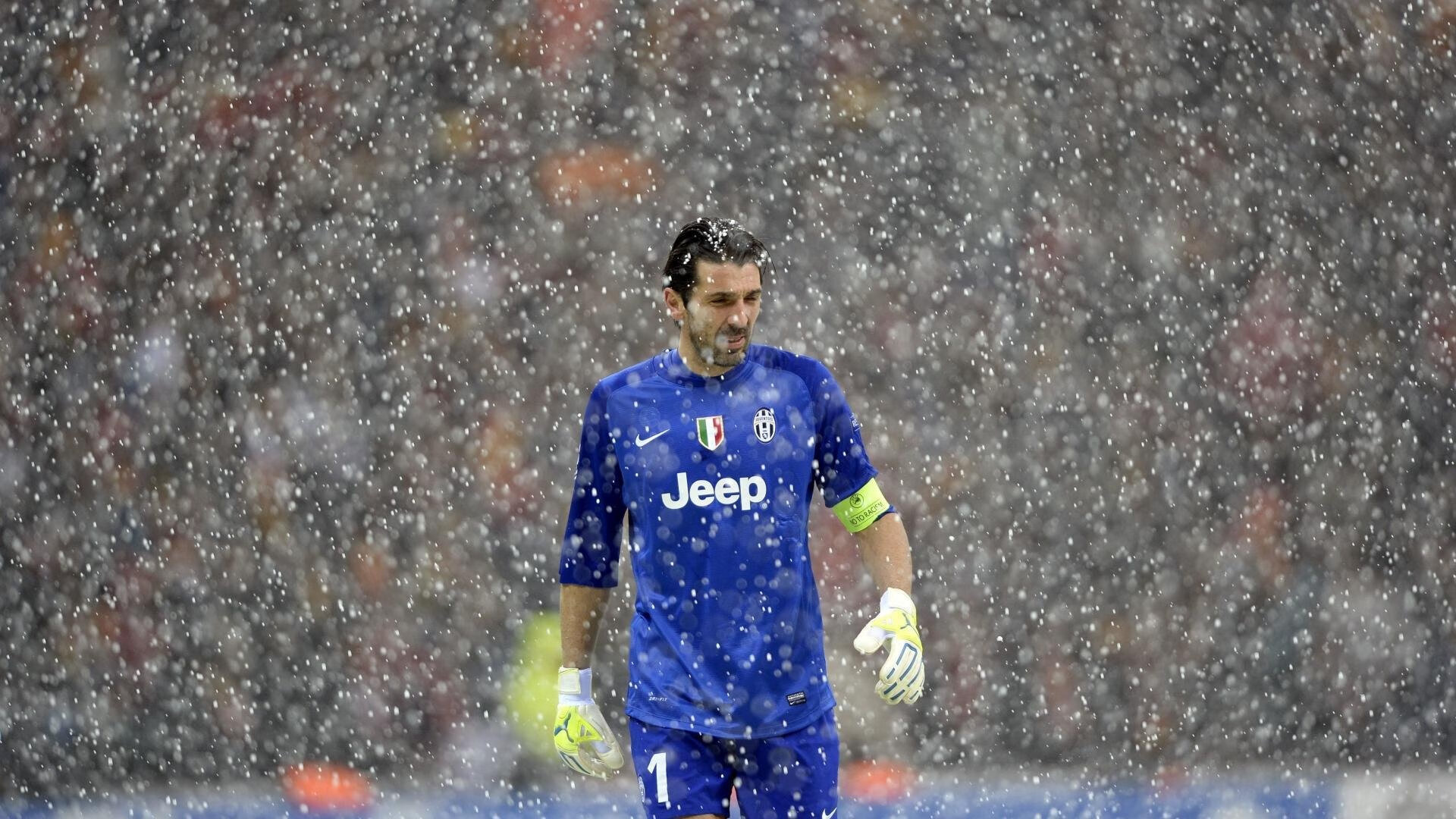 意甲焦点战之夜，浓眉存在感拉满，绿茵场上的战术博弈与个人英雄主义